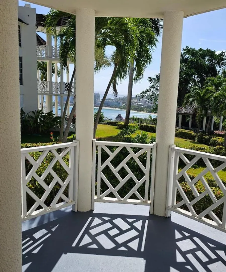 Tropical Escape Studio - 5 Min Walk To Ochi Beach & Nearby Hotspots Ocho Rios