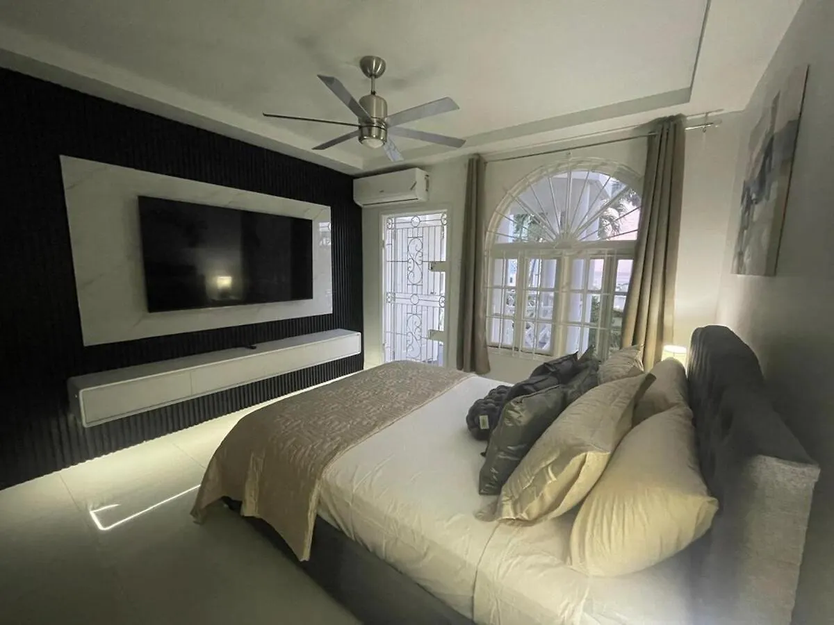 Apartamento Tropical Escape Studio - 5 Min Walk To Ochi Beach & Nearby Hotspots Ocho Rios Jamaica