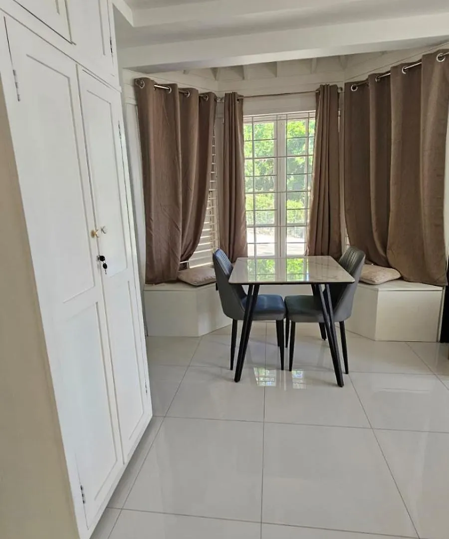 Apartamento Tropical Escape Studio - 5 Min Walk To Ochi Beach & Nearby Hotspots Ocho Rios Jamaica